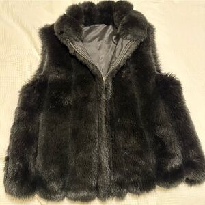 ⭐️⭐️ Coaco New York  Faux Fur Reversible Black Vest Sz M Scalloped Edges Zip Up